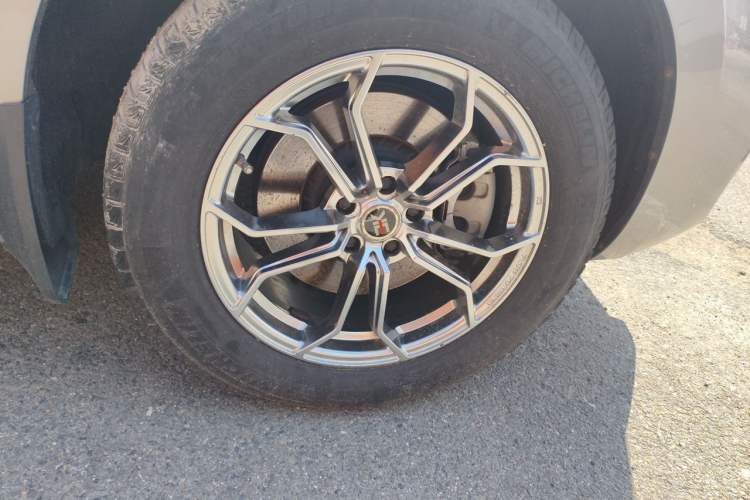 Used Wey VV7 2017 2.0T Flagship Model Right Front Wheel Hub