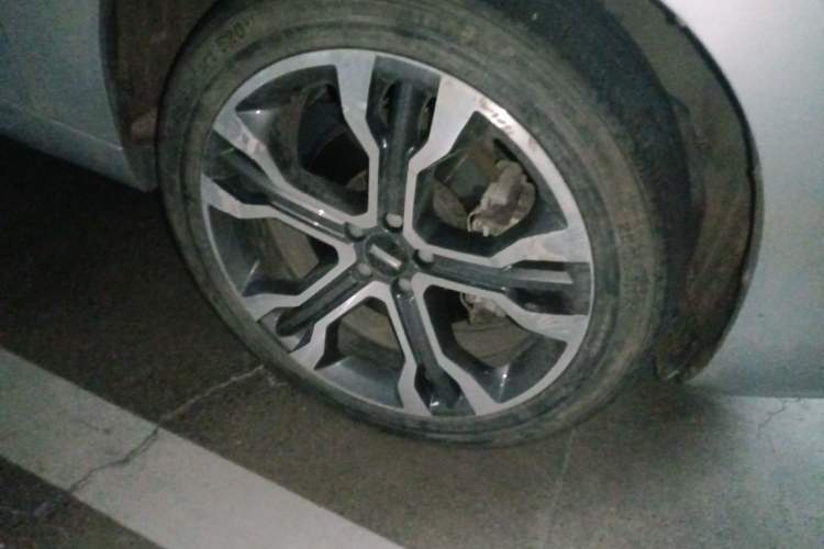 Used Wey VV7 2017 2.0T Flagship Model Right Front Wheel Hub