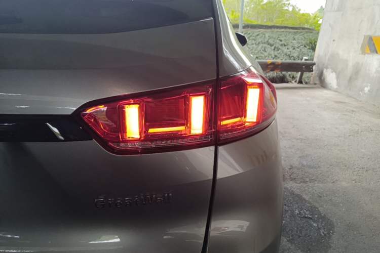 Used Wey VV7 2017 2.0T Flagship Model Right Rear Taillight