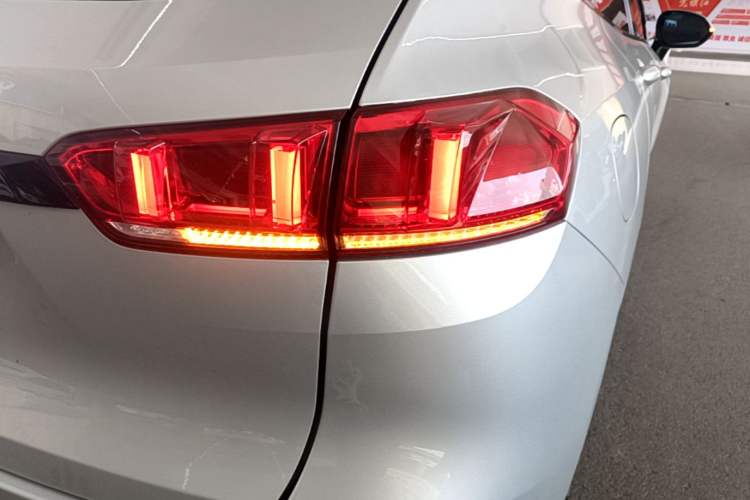 Used Wey VV7 2017 2.0T Flagship Model Right Rear Taillight
