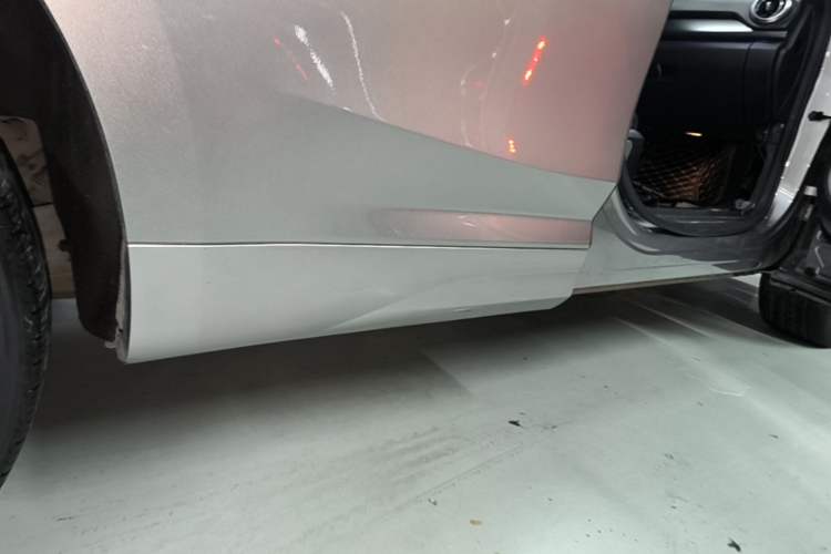 Used Wey VV7 2017 2.0T Flagship Model Right Side Sill