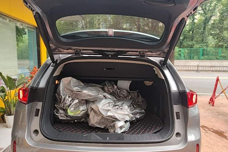 Used Wey VV7 2017 2.0T Flagship Model Trunk