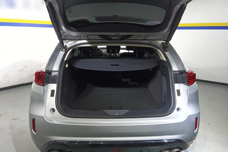 Used Wey VV7 2017 2.0T Flagship Model Trunk