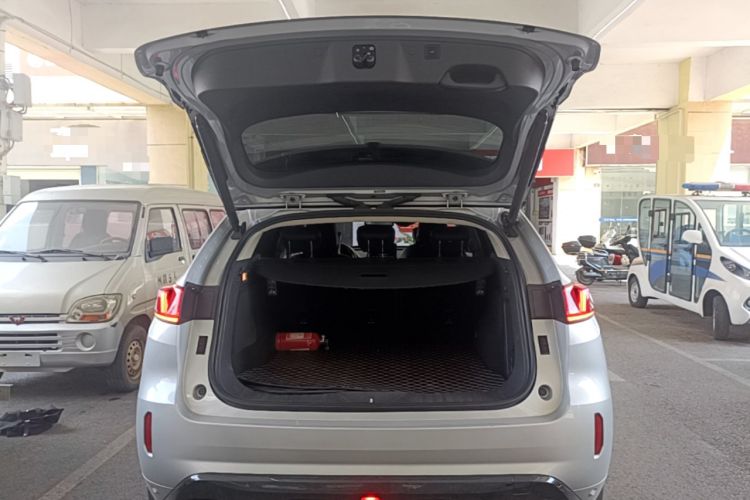 Used Wey VV7 2017 2.0T Flagship Model Trunk
