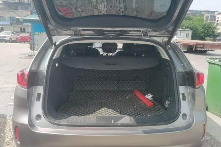 Used Wey VV7 2017 2.0T Flagship Model Trunk