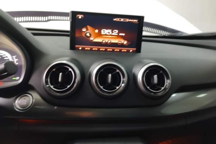 Used Wey VV7 2017 2.0T Ultra-Luxury Version Audio And AC Panel