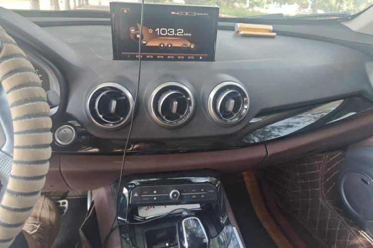 Used Wey VV7 2017 2.0T Flagship Model Audio And AC Panel