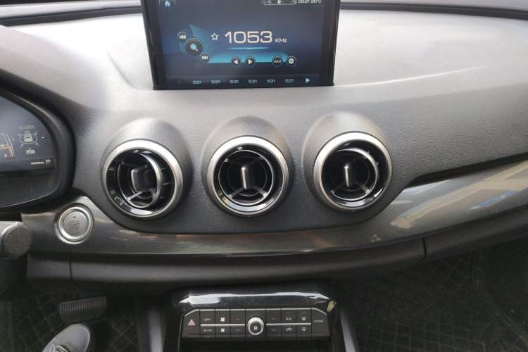 Used Wey VV7 2017 2.0T Ultra-Luxury Version Audio And AC Panel