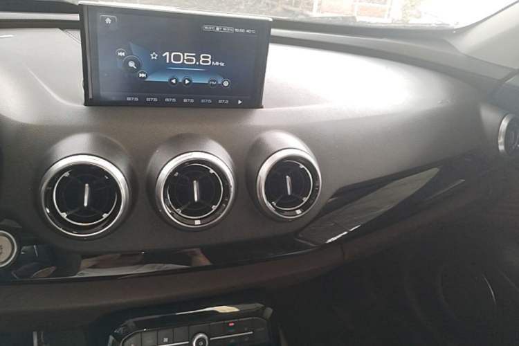 Used Wey VV7 2017 2.0T Ultra-Luxury Version Audio And AC Panel