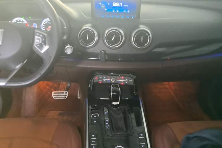 Used Wey VV7 2017 2.0T Flagship Model Audio And AC Panel
