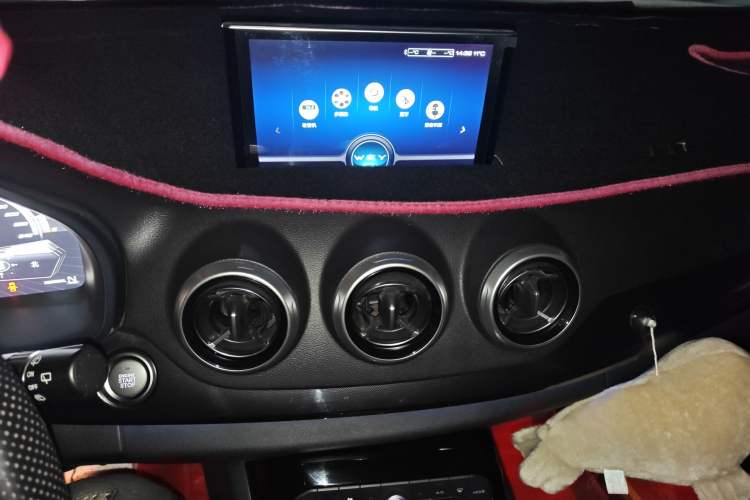 Used Wey VV7 2017 2.0T Ultra-Luxury Version Audio And AC Panel
