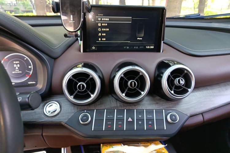 Used Wey VV7 2017 2.0T Flagship Model Audio And AC Panel