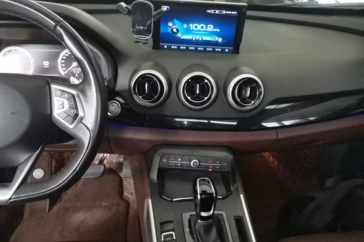 Used Wey VV7 2017 2.0T Ultra-Luxury Version Audio And AC Panel