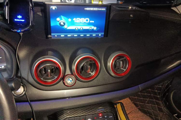 Used Wey VV7 2017 2.0T Flagship Model Audio And AC Panel