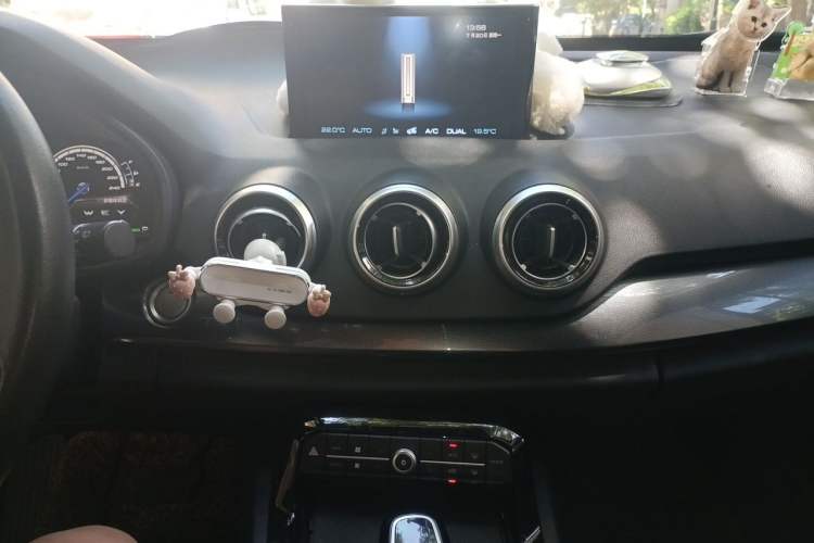 Used Wey VV7 2017 2.0T Luxury Model Audio And AC Panel