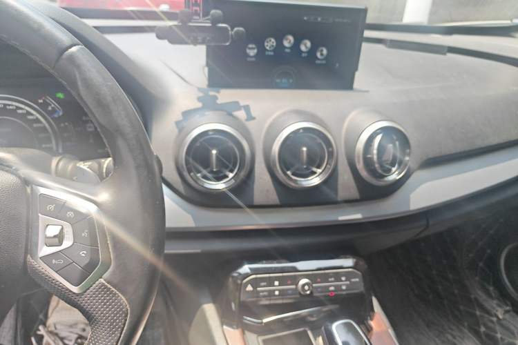 Used Wey VV7 2017 VV7c 2.0T Supreme Model Audio And AC Panel