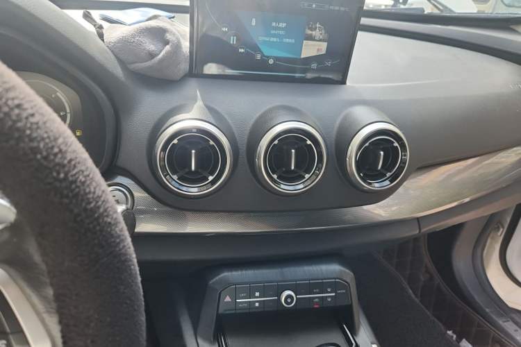 Used Wey VV7 2017 2.0T Luxury Model Audio And AC Panel