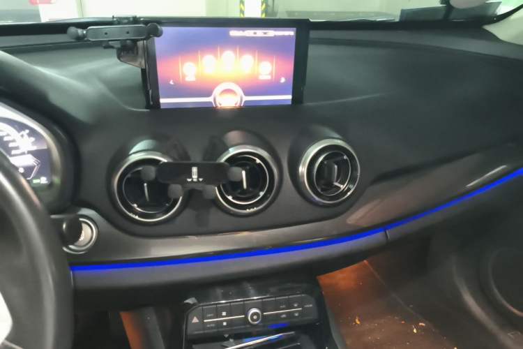 Used Wey VV7 2017 2.0T Ultra-Luxury Version Audio And AC Panel