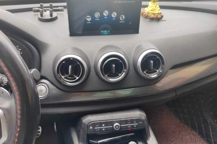 Used Wey VV7 2017 2.0T Flagship Model Audio And AC Panel
