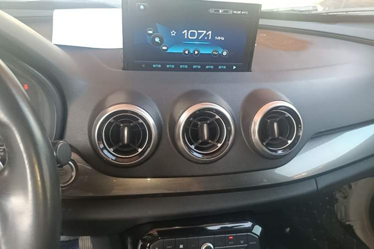 Used Wey VV7 2017 2.0T Ultra-Luxury Version Audio And AC Panel