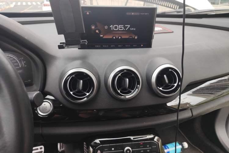Used Wey VV7 2017 2.0T Flagship Model Audio And AC Panel