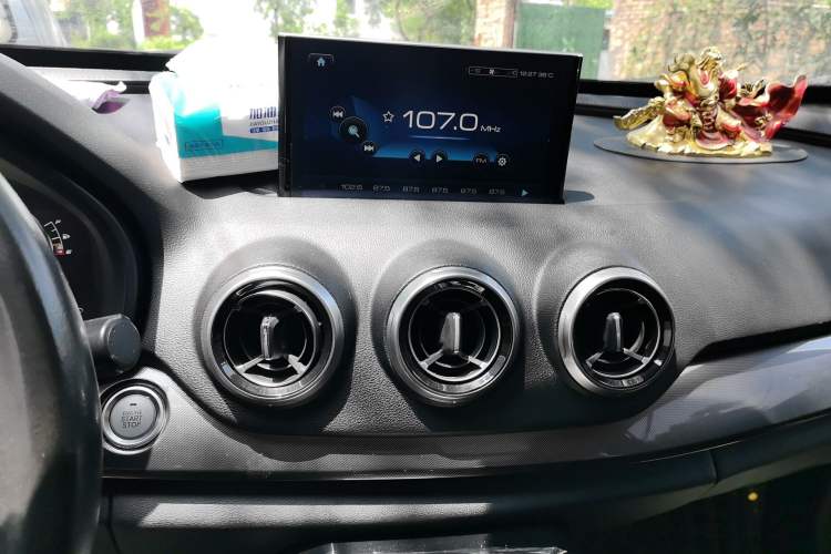 Used Wey VV7 2017 2.0T Luxury Model Audio And AC Panel