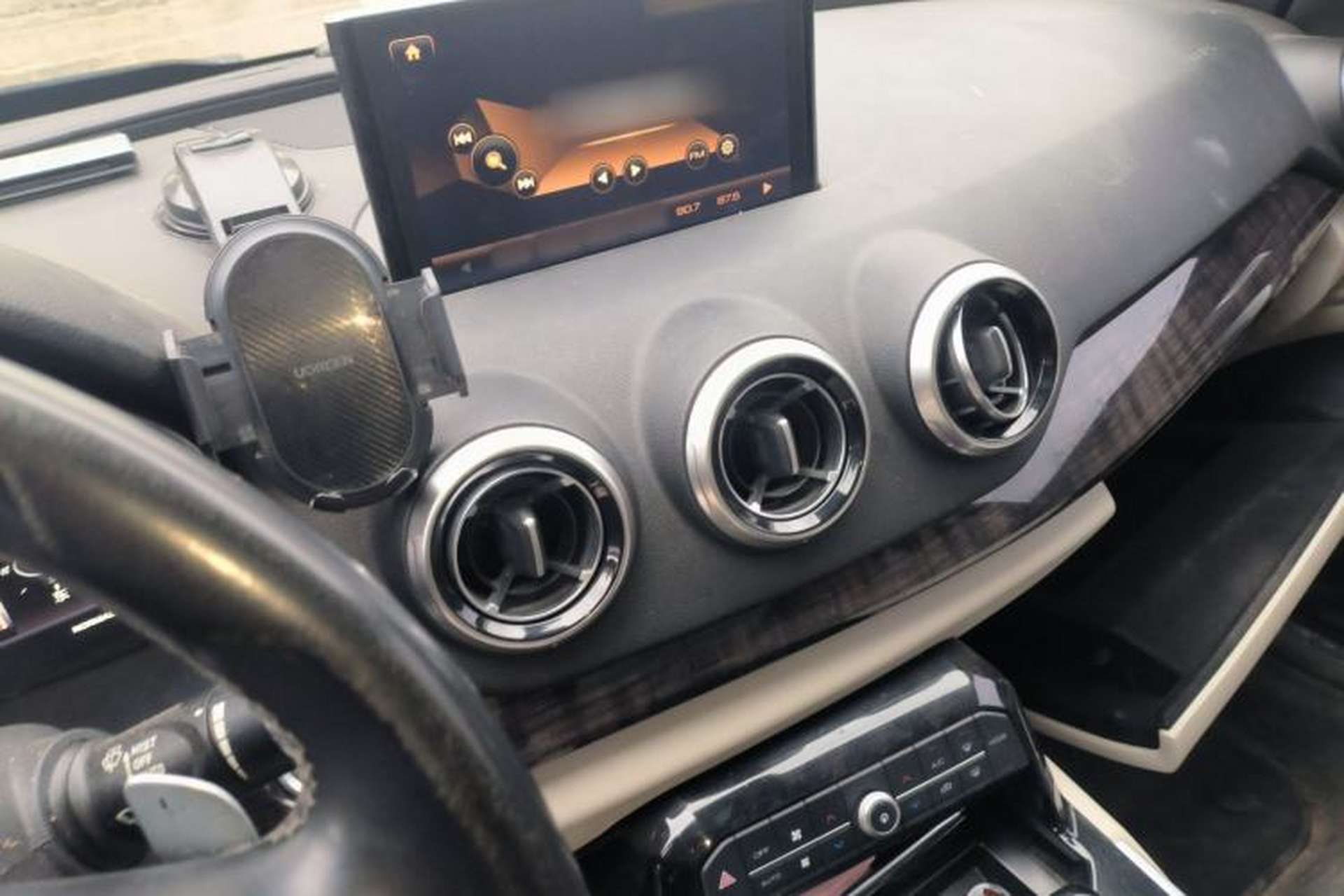 Used Wey VV7 2017 2.0T Flagship Model Audio And AC Panel