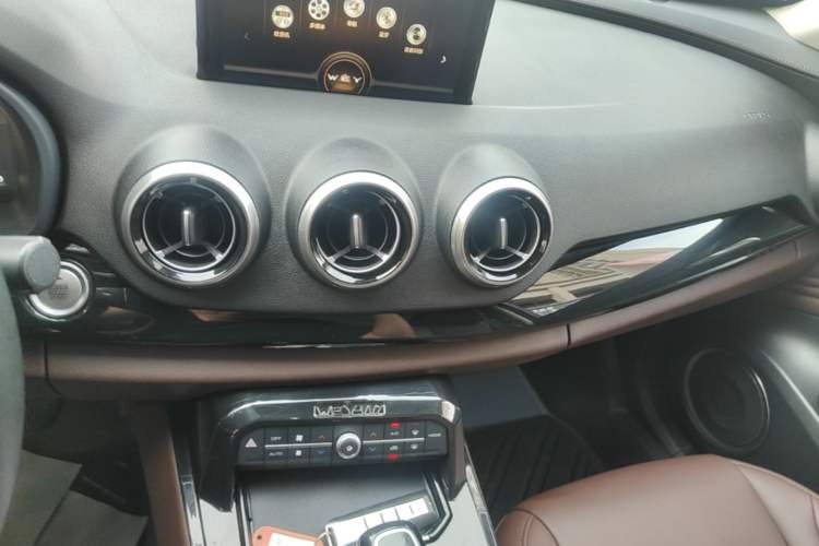 Used Wey VV7 2017 2.0T Ultra-Luxury Version Audio And AC Panel