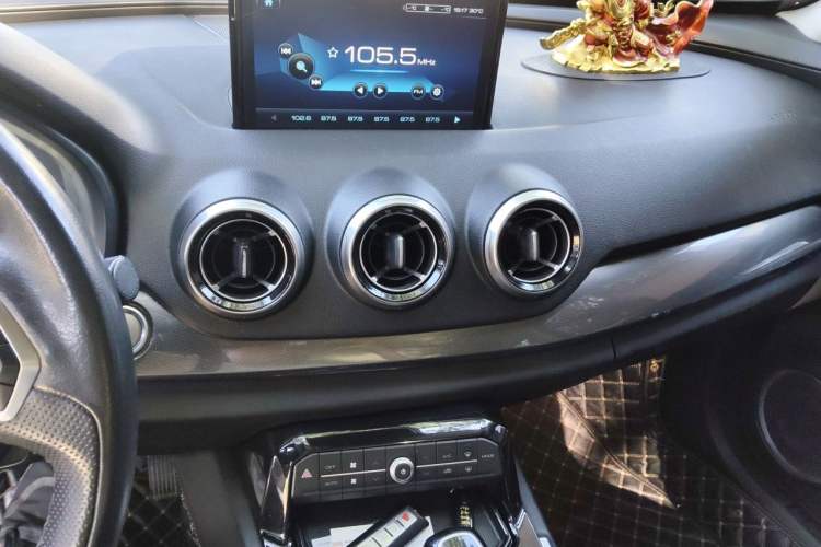 Used Wey VV7 2017 2.0T Luxury Model Audio And AC Panel