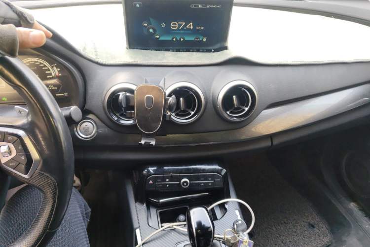 Used Wey VV7 2017 2.0T Ultra-Luxury Version Audio And AC Panel