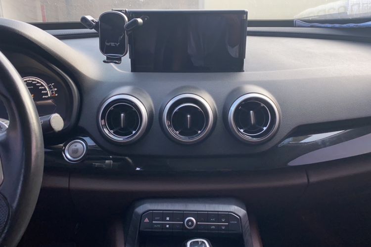 Used Wey VV7 2017 2.0T Ultra-Luxury Version Audio And AC Panel