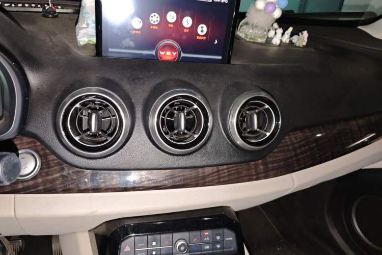 Used Wey VV7 2017 2.0T Ultra-Luxury Version Audio And AC Panel