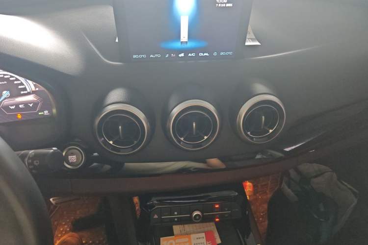 Used Wey VV7 2017 2.0T Flagship Model Audio And AC Panel