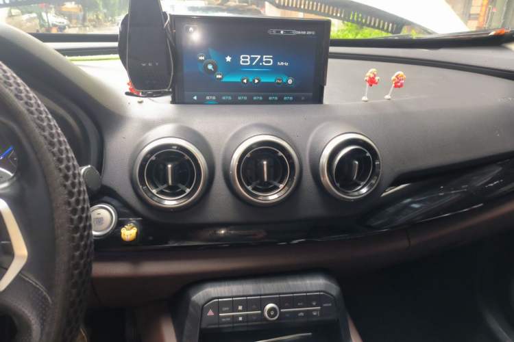 Used Wey VV7 2017 2.0T Ultra-Luxury Version Audio And AC Panel