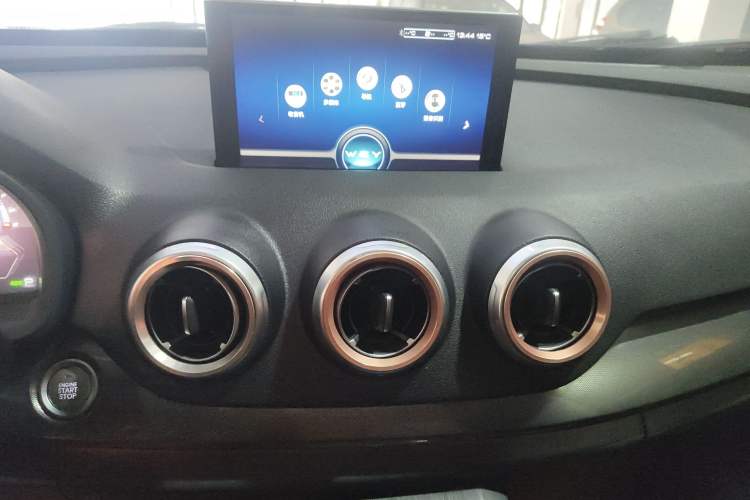 Used Wey VV7 2017 2.0T Ultra-Luxury Version Audio And AC Panel