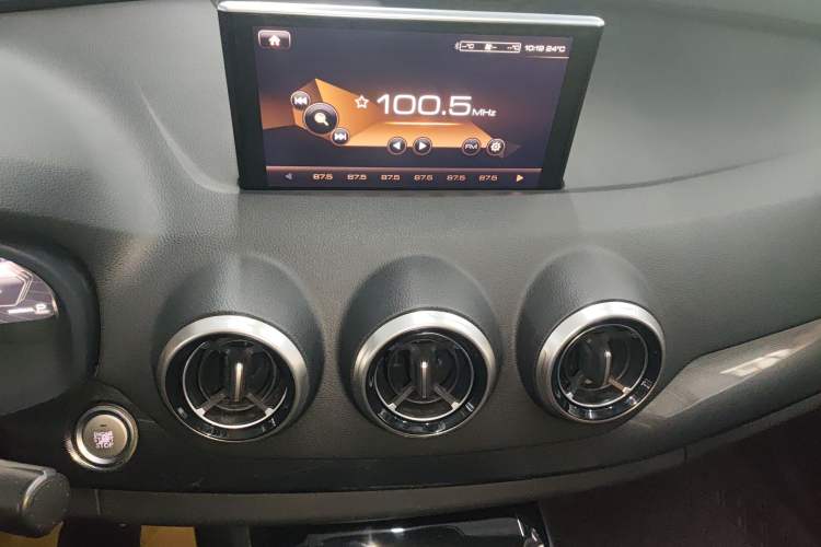 Used Wey VV7 2017 2.0T Ultra-Luxury Version Audio And AC Panel