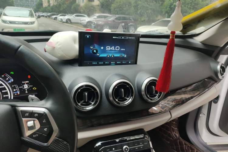 Used Wey VV7 2017 2.0T Ultra-Luxury Version Audio And AC Panel