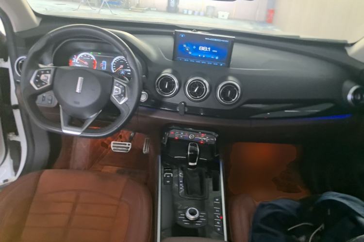 Used Wey VV7 2017 2.0T Flagship Model Center Console