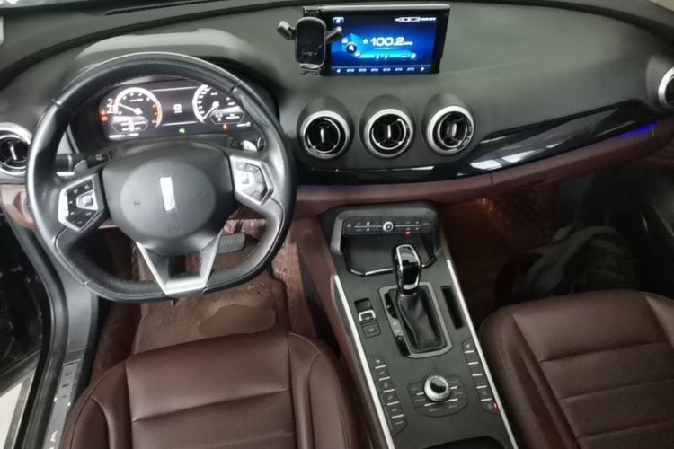 Used Wey VV7 2017 2.0T Ultra-Luxury Version Center Console