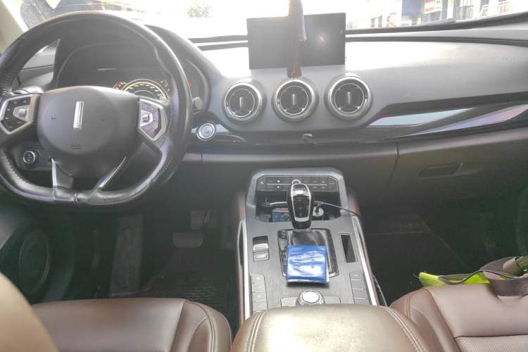 Used Wey VV7 2017 2.0T Ultra-Luxury Version Center Console
