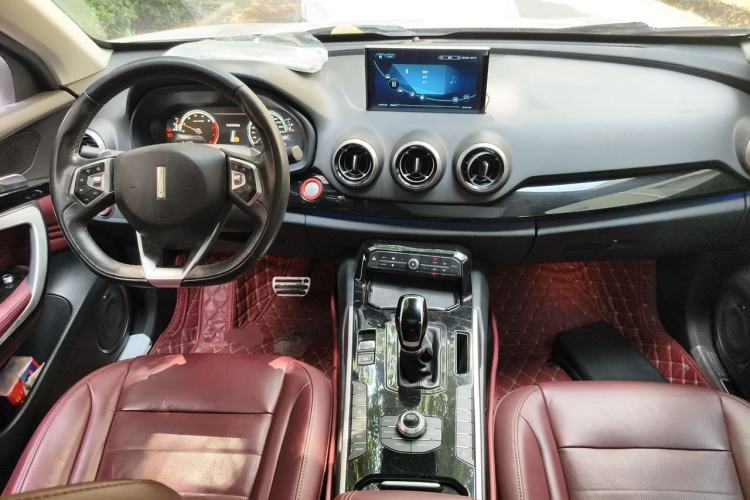 Used Wey VV7 2017 2.0T Flagship Model Center Console
