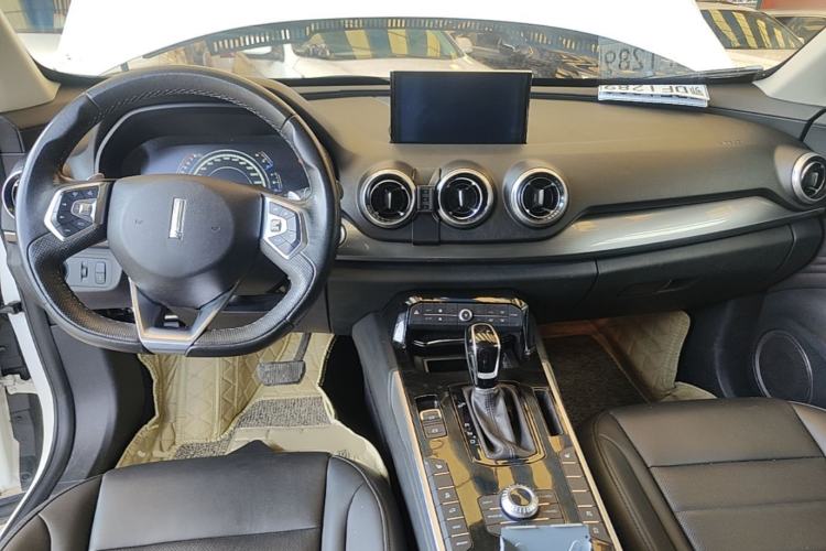 Used Wey VV7 2017 2.0T Luxury Model Center Console