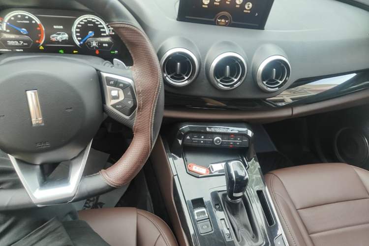 Used Wey VV7 2017 2.0T Ultra-Luxury Version Center Console