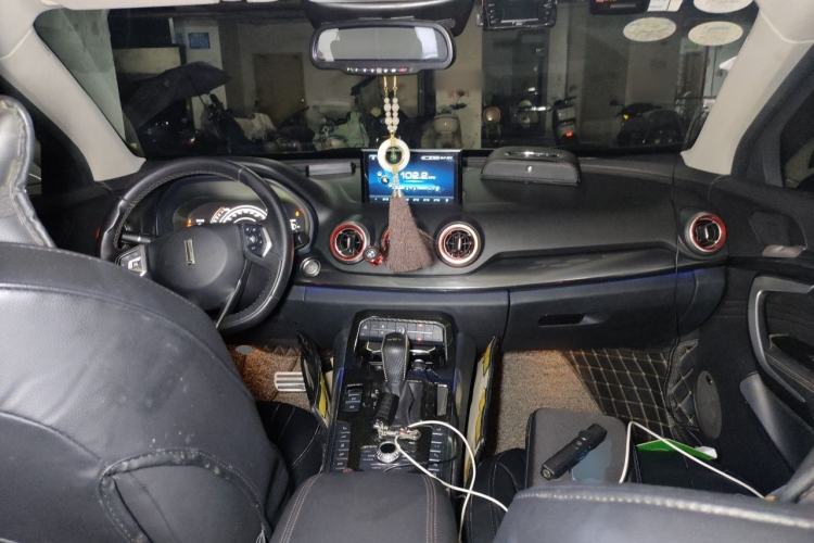 Used Wey VV7 2017 2.0T Flagship Model Center Console