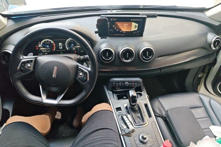 Used Wey VV7 2017 2.0T Ultra-Luxury Version Center Console
