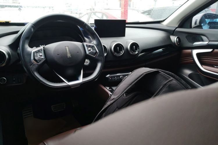 Used Wey VV7 2017 2.0T Flagship Model Center Console