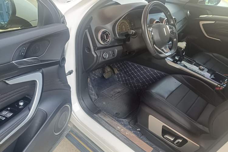 Used Wey VV7 2017 2.0T Ultra-Luxury Version Driver Seat