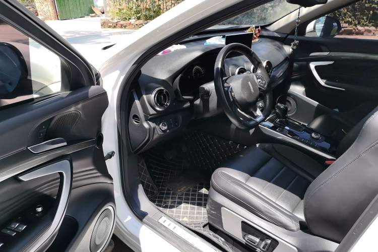Used Wey VV7 2017 2.0T Luxury Model Driver Seat