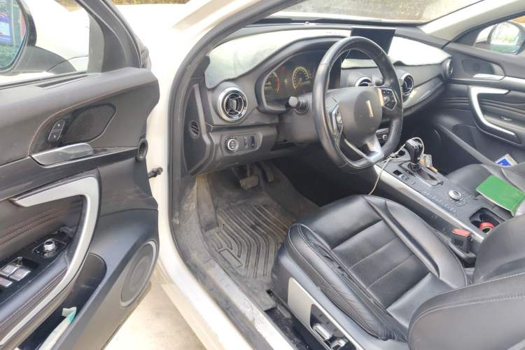 Used Wey VV7 2017 2.0T Ultra-Luxury Version Driver Seat