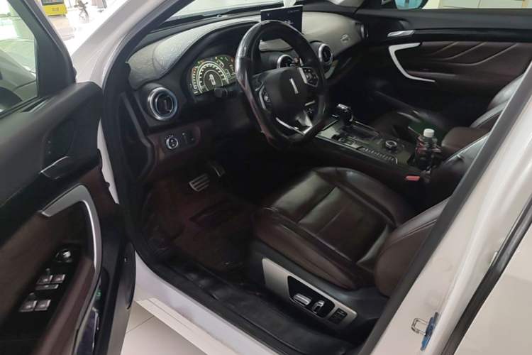 Used Wey VV7 2017 2.0T Flagship Model Driver Seat
